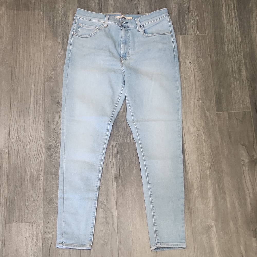 Levi's Women's Light Blue Skinny Jeans, Size 31, Fits Medium To Large